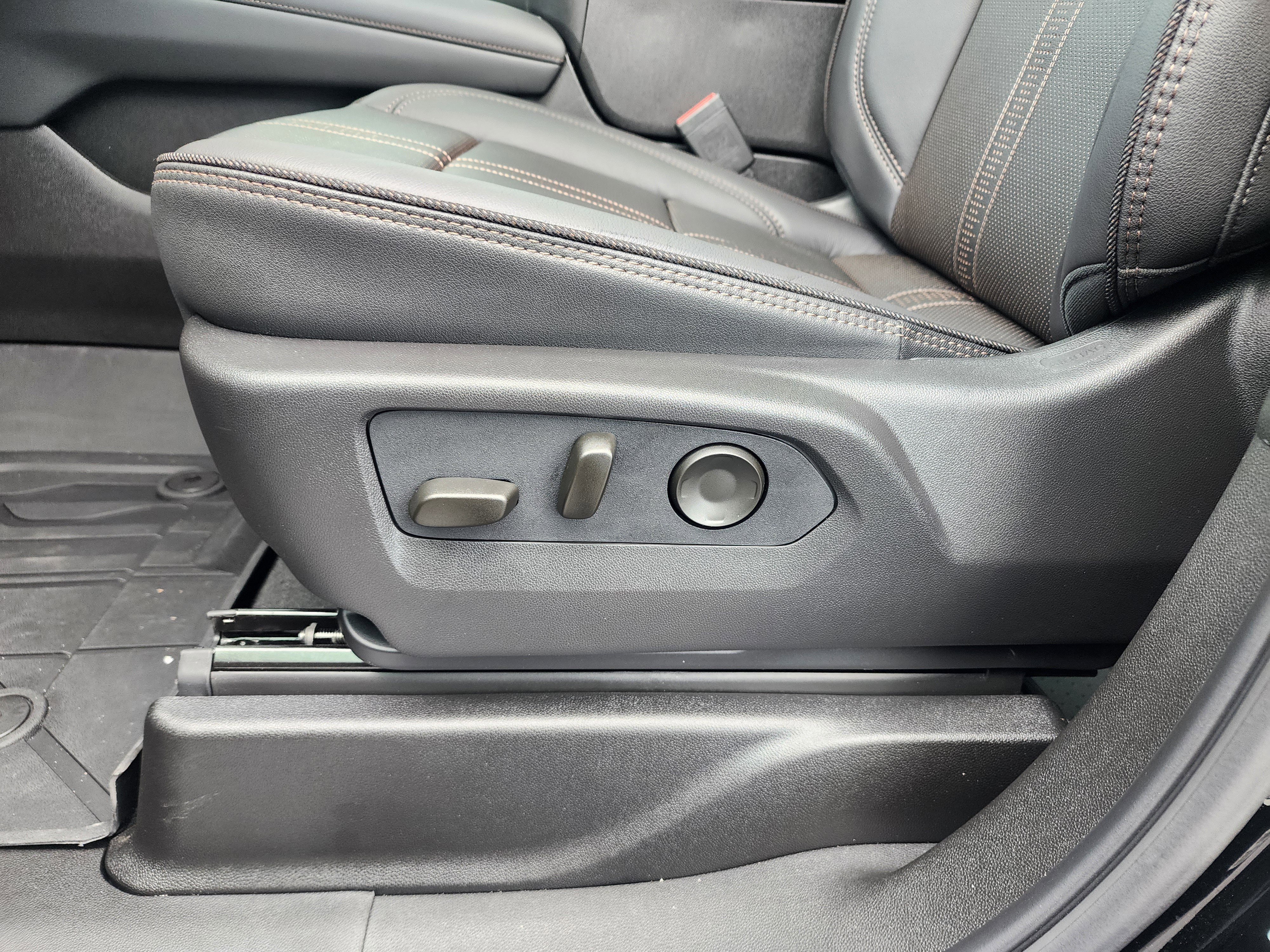 Used 2026 Chevrolet Suburban High Country image 35