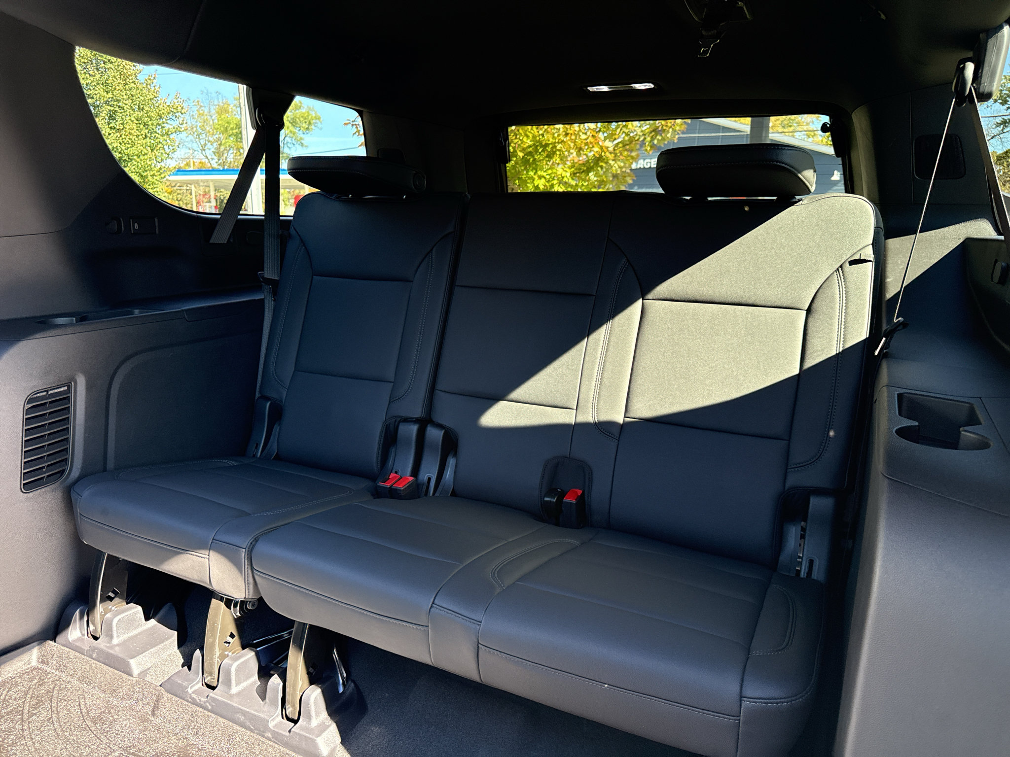 Used 2025 Chevrolet Suburban Z71 w/ Z71 Off-Road Package AWD/4WD image 42