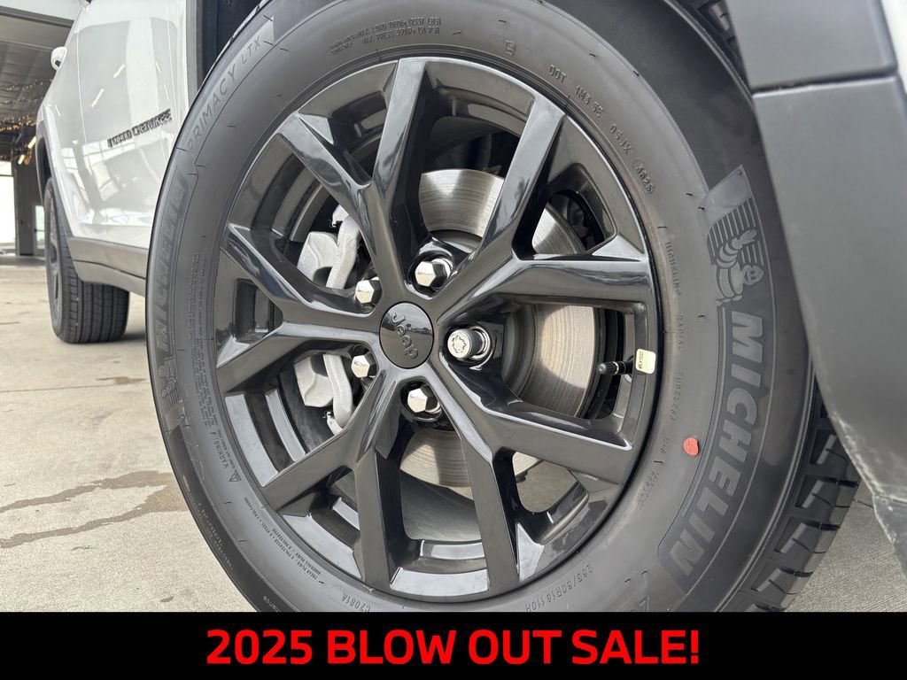 New 2025 Jeep Grand Cherokee Laredo image 7