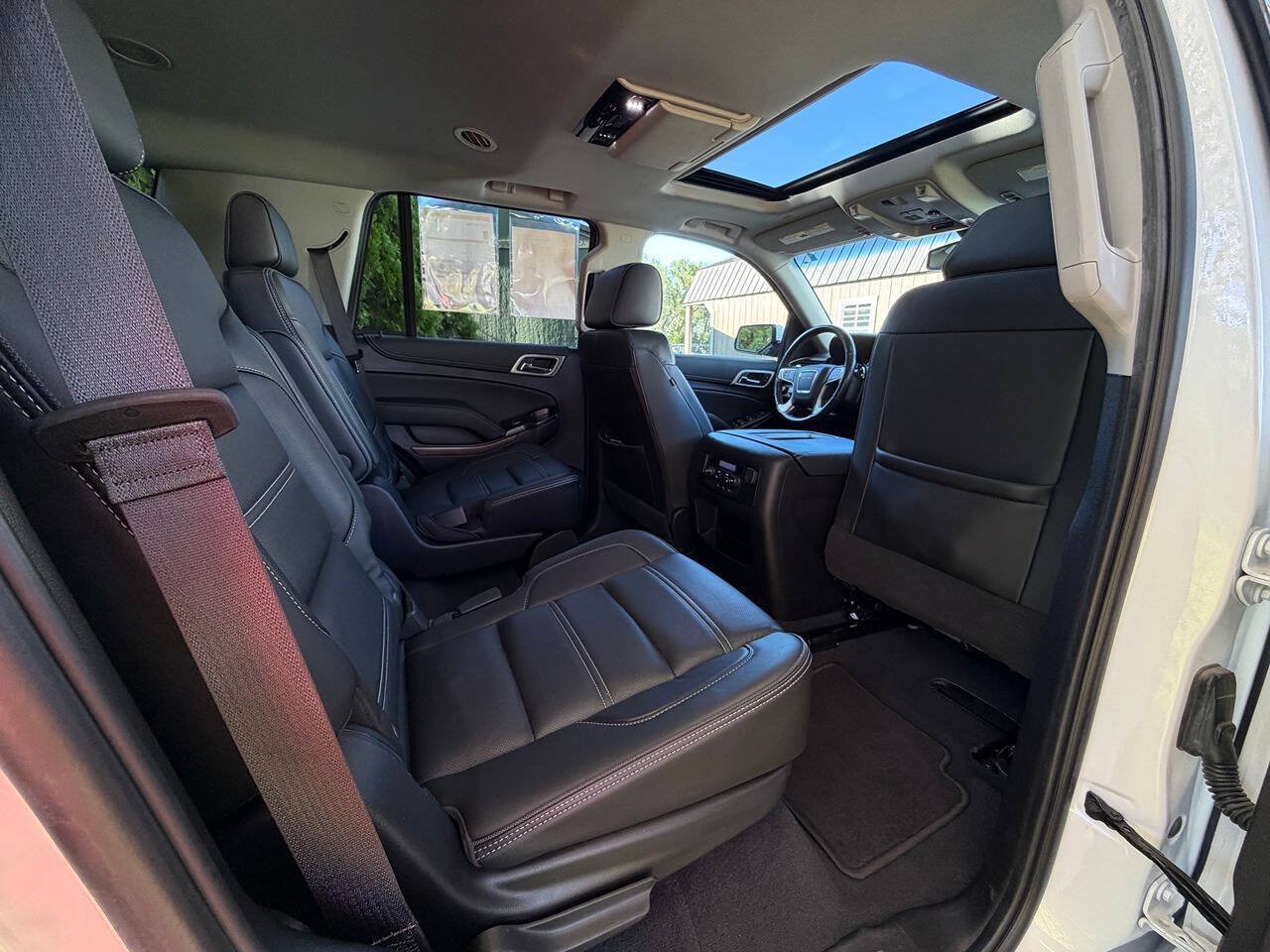 Used 2019 GMC Yukon Denali w/ Denali Ultimate Package AWD/4WD image 24