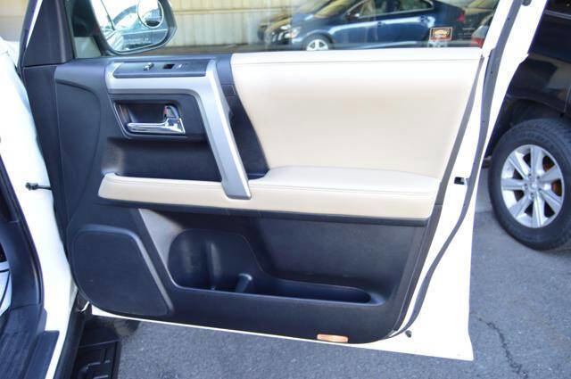 Used 2014 Toyota 4Runner SR5 Premium AWD/4WD image 33