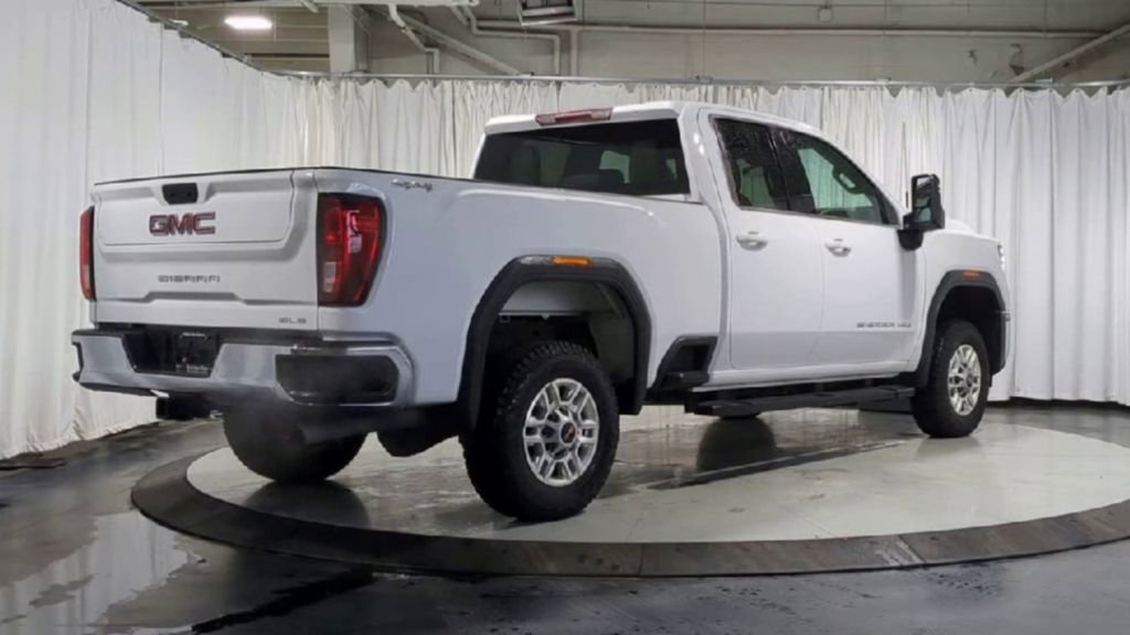 Used 2024 GMC Sierra 2500 SLE w/ SLE Convenience Package AWD/4WD image 10
