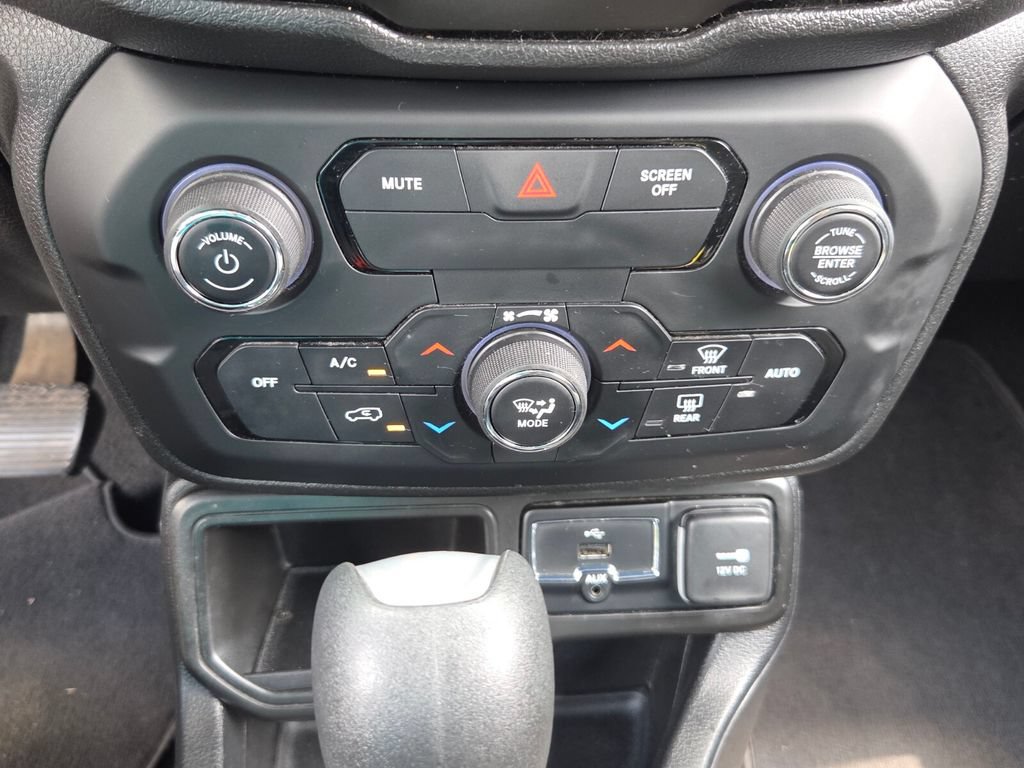 Used 2019 Jeep Renegade Latitude FWD image 23