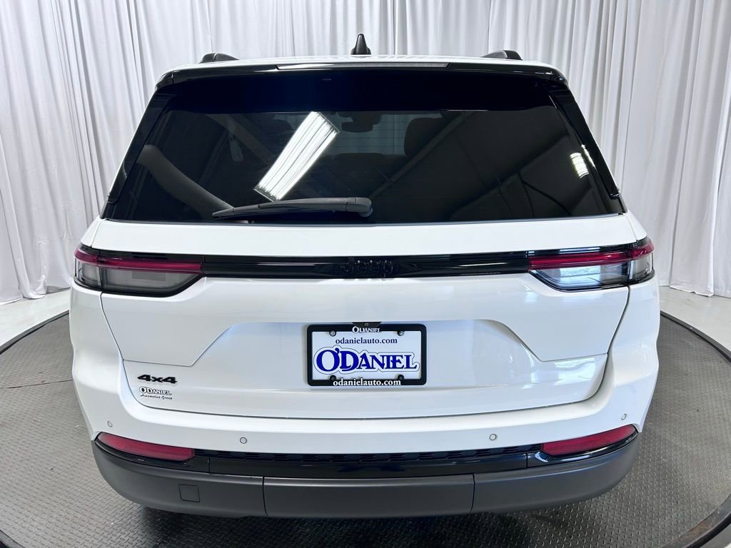 Used 2023 Jeep Grand Cherokee Altitude image 28