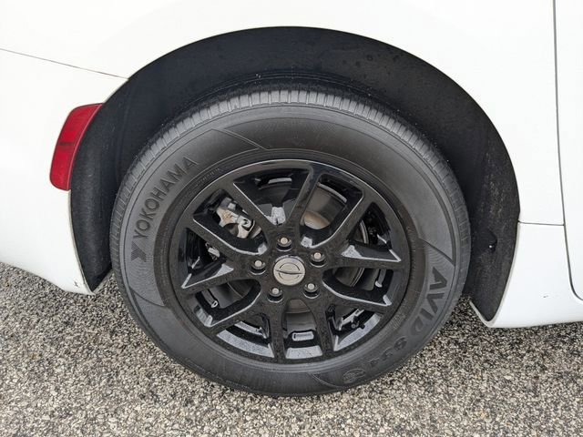 Used 2023 Chrysler Pacifica Touring-L FWD image 9