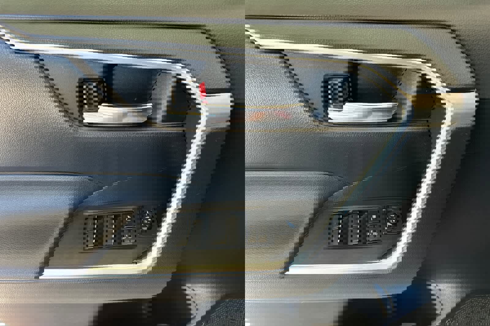 Used 2022 Toyota RAV4 XLE image 12