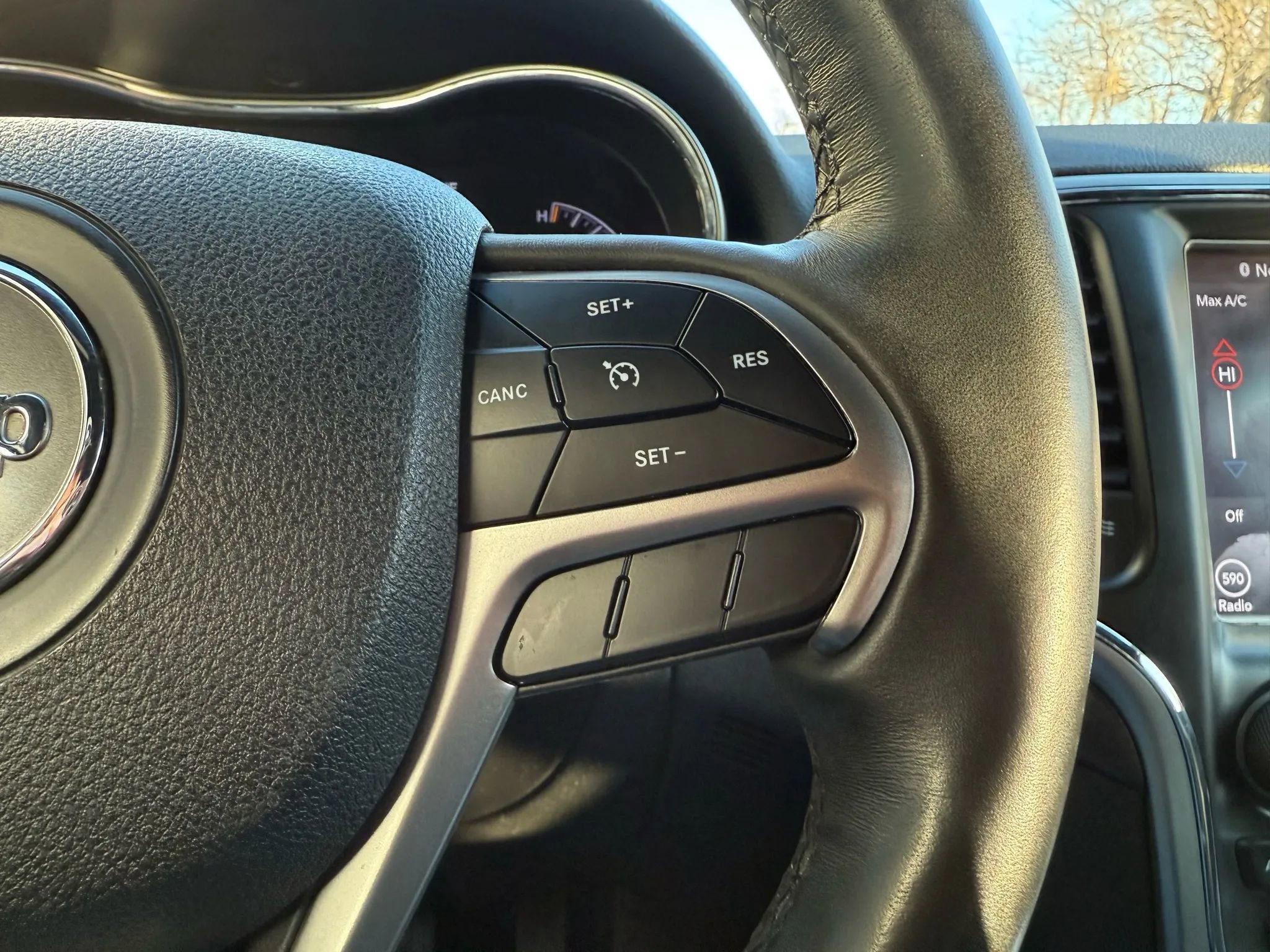 Used 2018 Jeep Grand Cherokee Altitude image 21