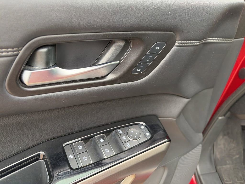 Used 2023 Nissan Pathfinder Platinum image 13