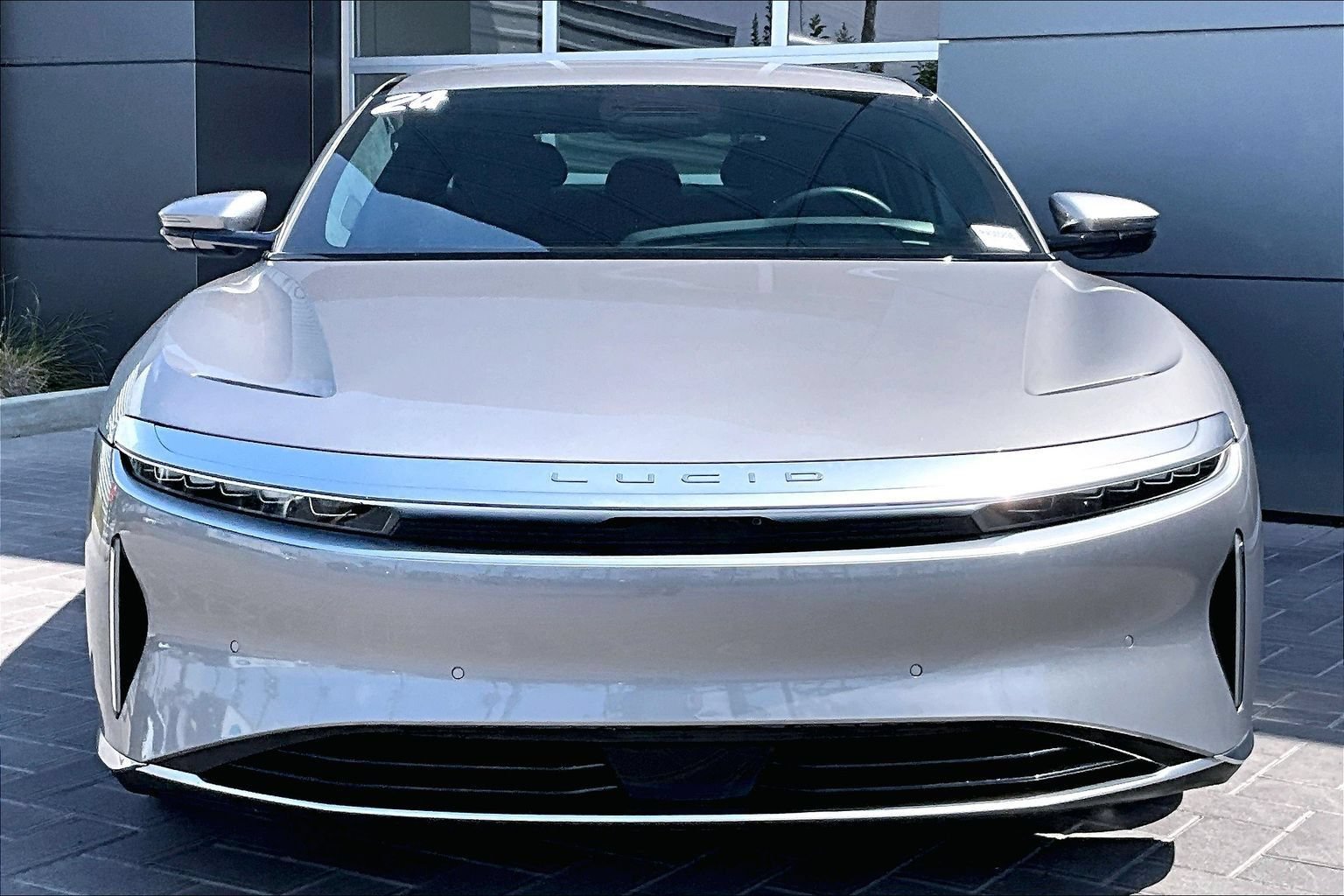 Used 2024 Lucid Air Touring AWD/4WD image 2