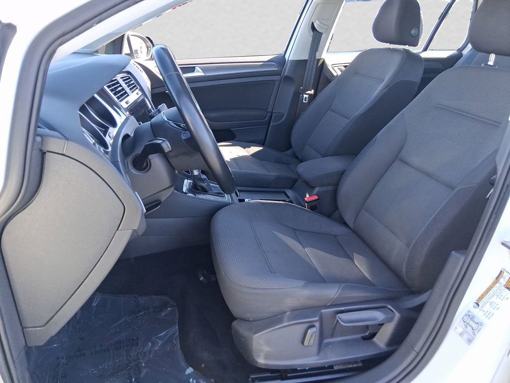 Used 2019 Volkswagen e-Golf SE w/ Driver Assistance Package image 9