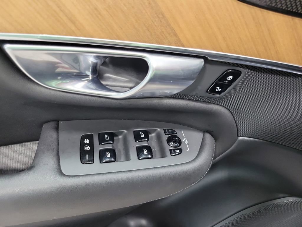 Used 2025 Volvo XC90 B5 Plus w/ Protection Package Premier image 39