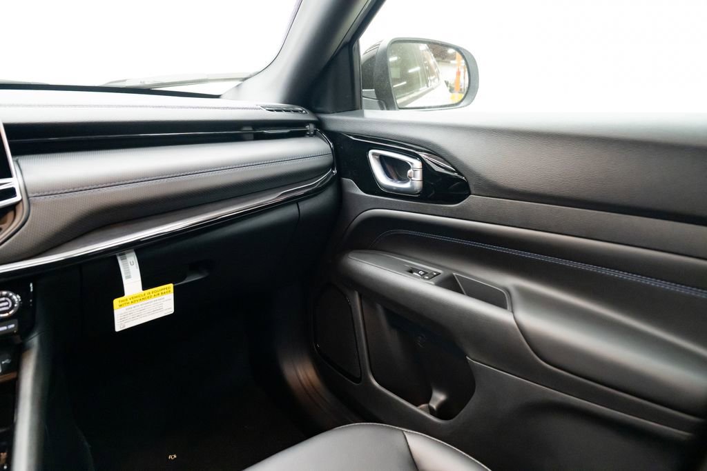 New 2026 Jeep Compass Latitude image 10