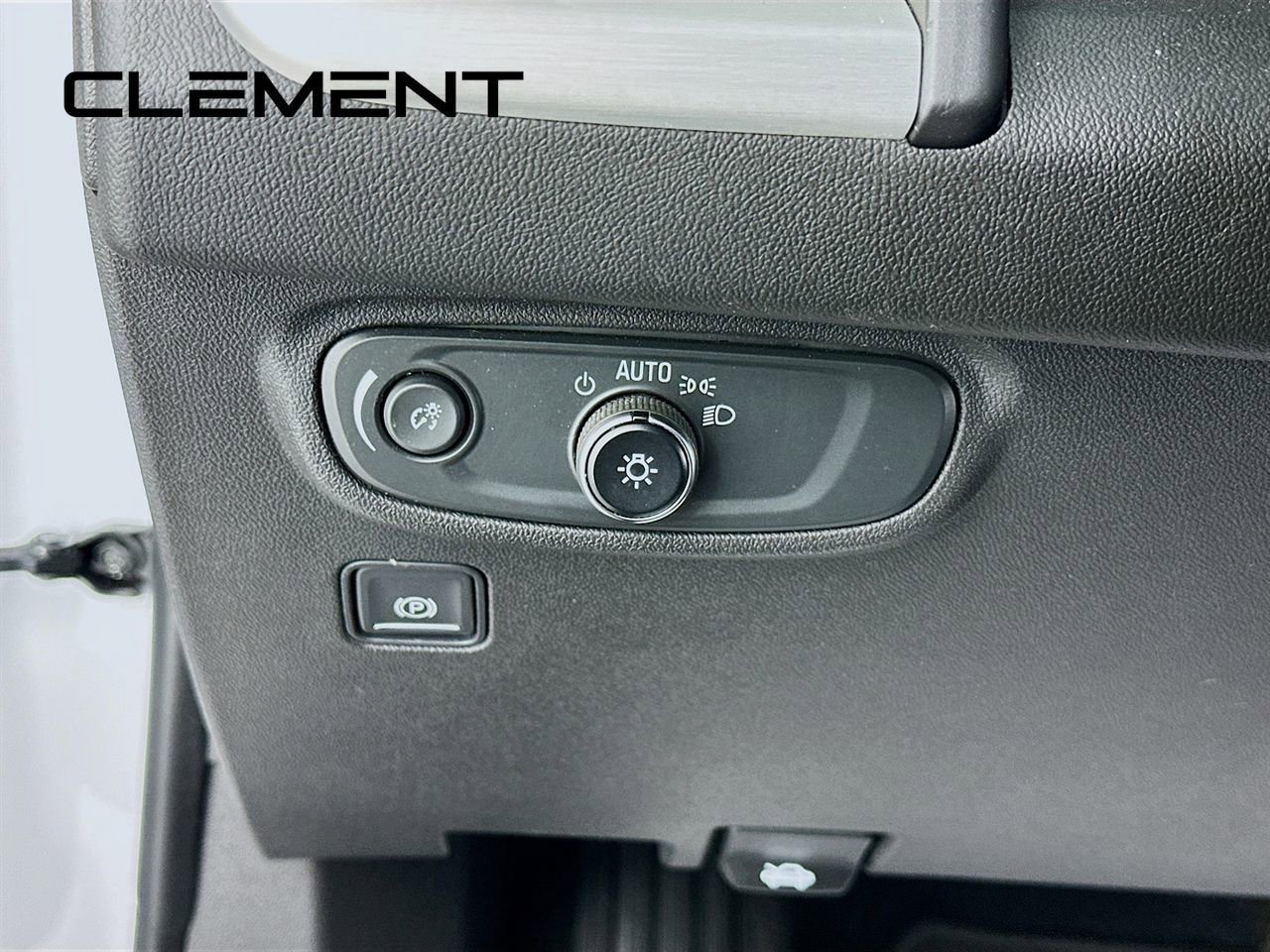 Used 2022 GMC Terrain SLE w/ Driver Convenience Package AWD/4WD image 14