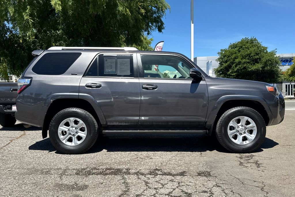 Used 2018 Toyota 4Runner SR5 Premium AWD/4WD image 2