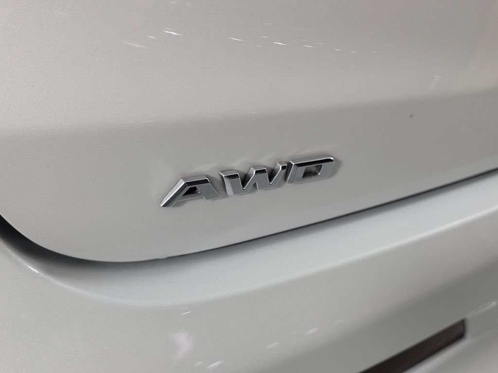 Certified 2024 Cadillac XT6 Premium Luxury w/ LPO, Floor Liner Package AWD/4WD image 5