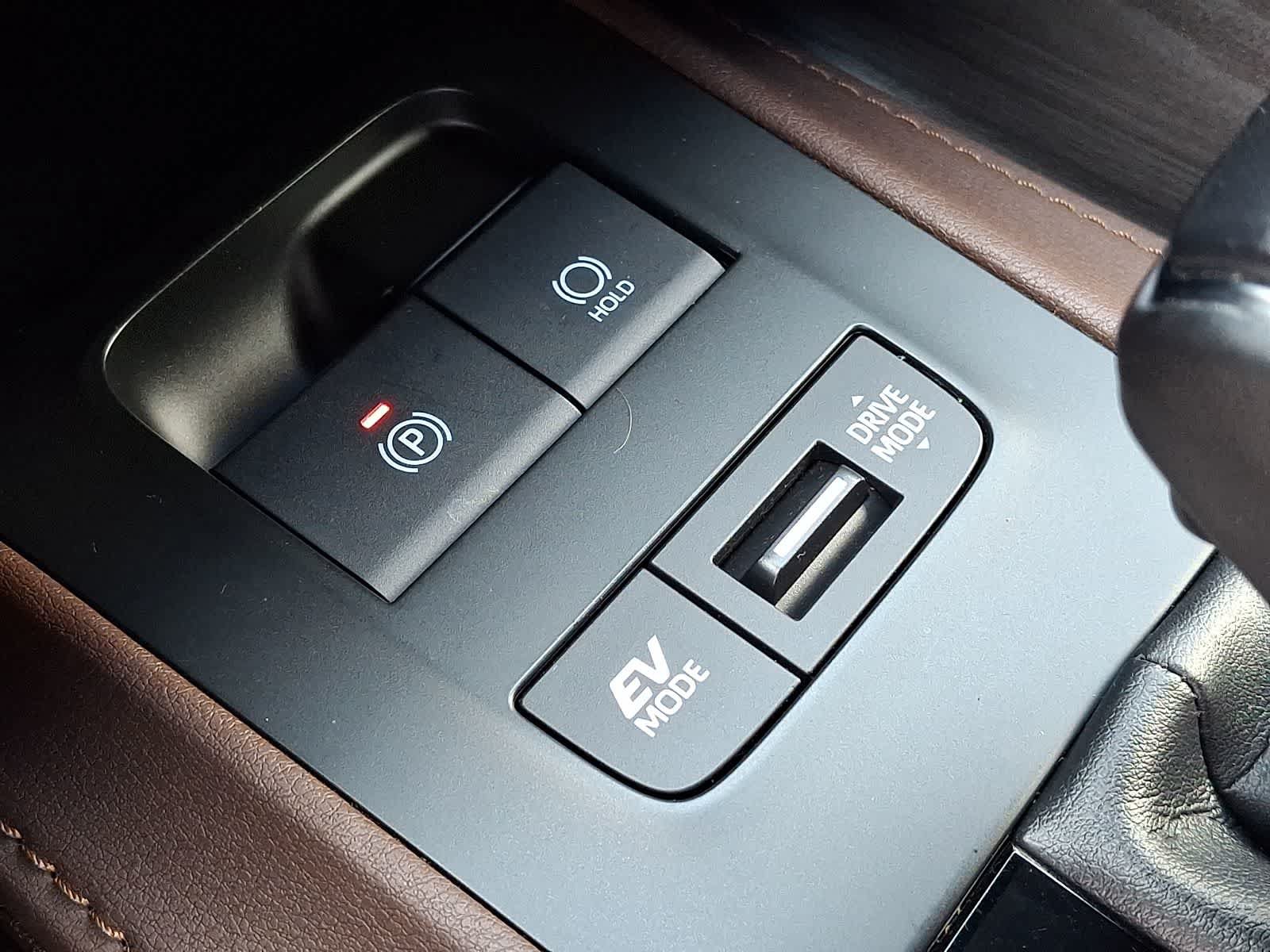 Certified 2022 Toyota Venza XLE AWD/4WD image 30
