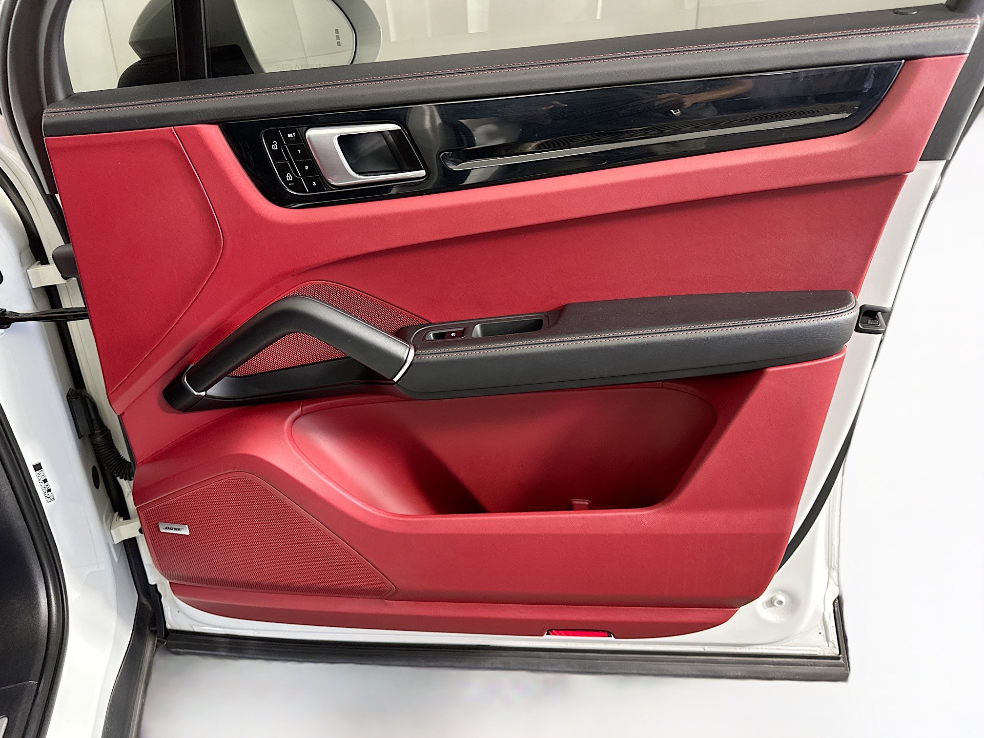 Used 2021 Porsche Cayenne AWD/4WD image 33