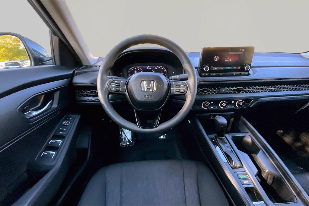 Used 2025 Honda Accord LX image 9