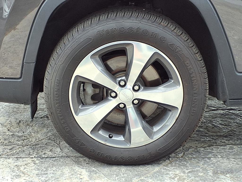 Used 2019 Jeep Cherokee Limited image 6