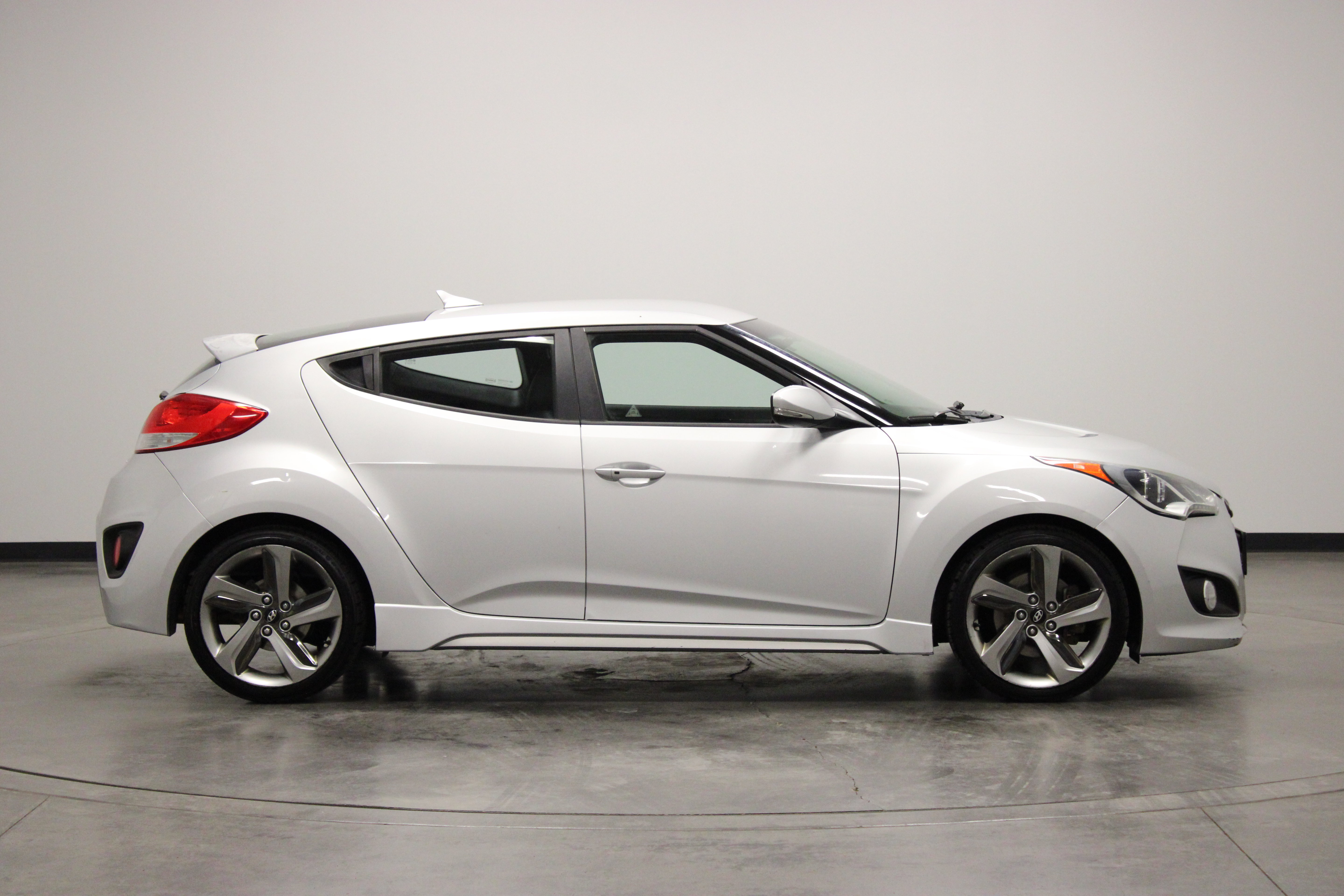 Used 2013 Hyundai Veloster Turbo FWD image 9