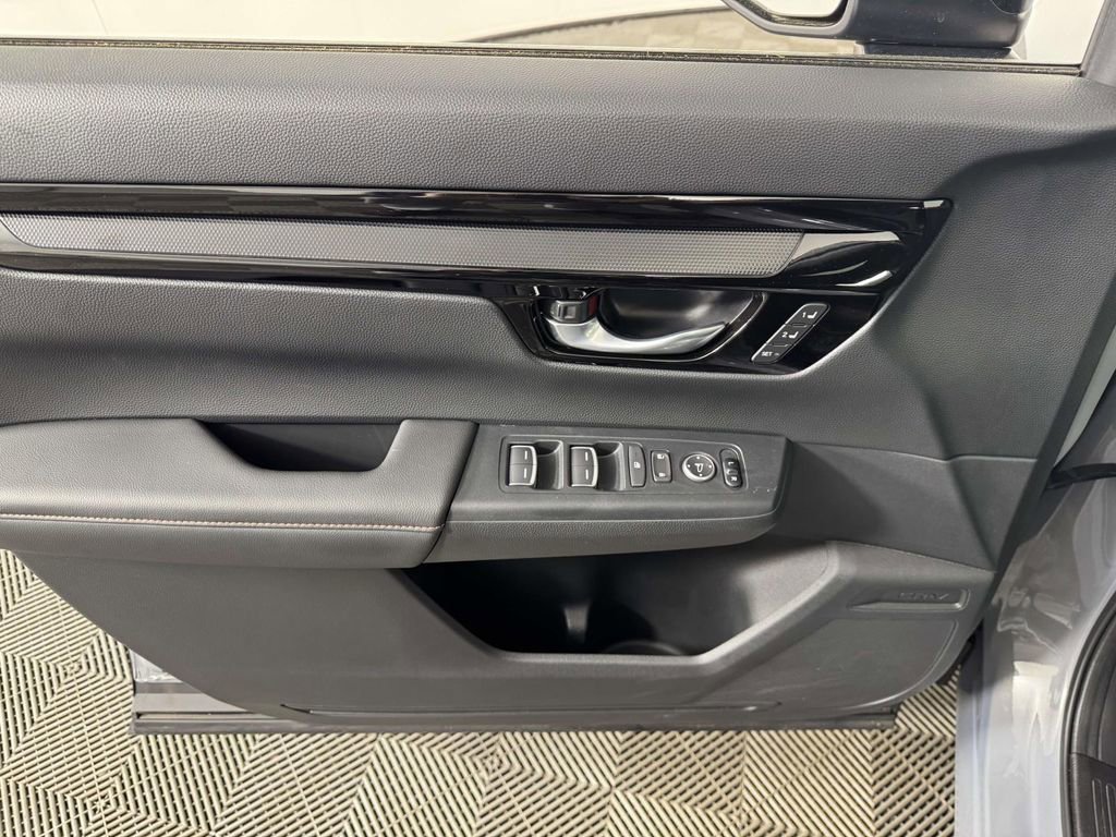 Used 2025 Honda CR-V Sport Touring image 17