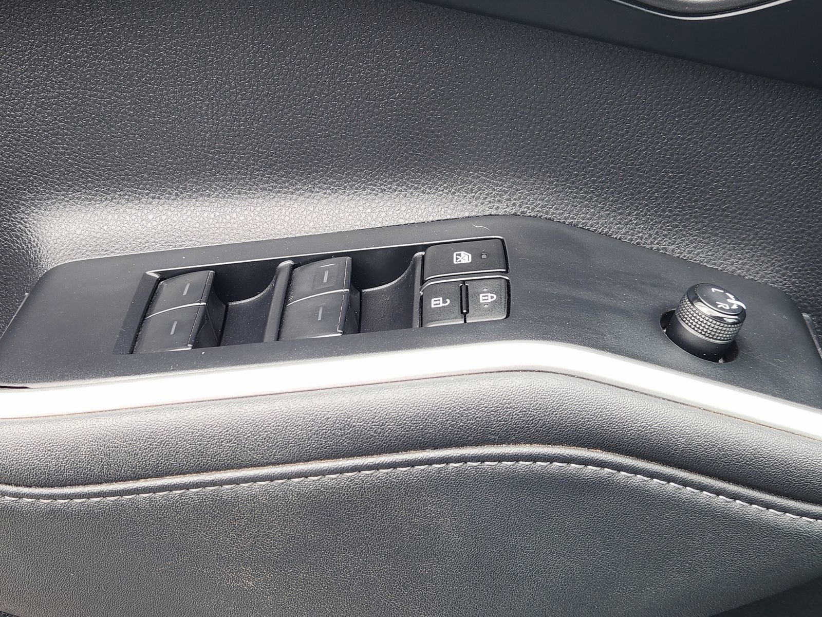 Used 2023 Toyota Highlander XLE FWD image 28