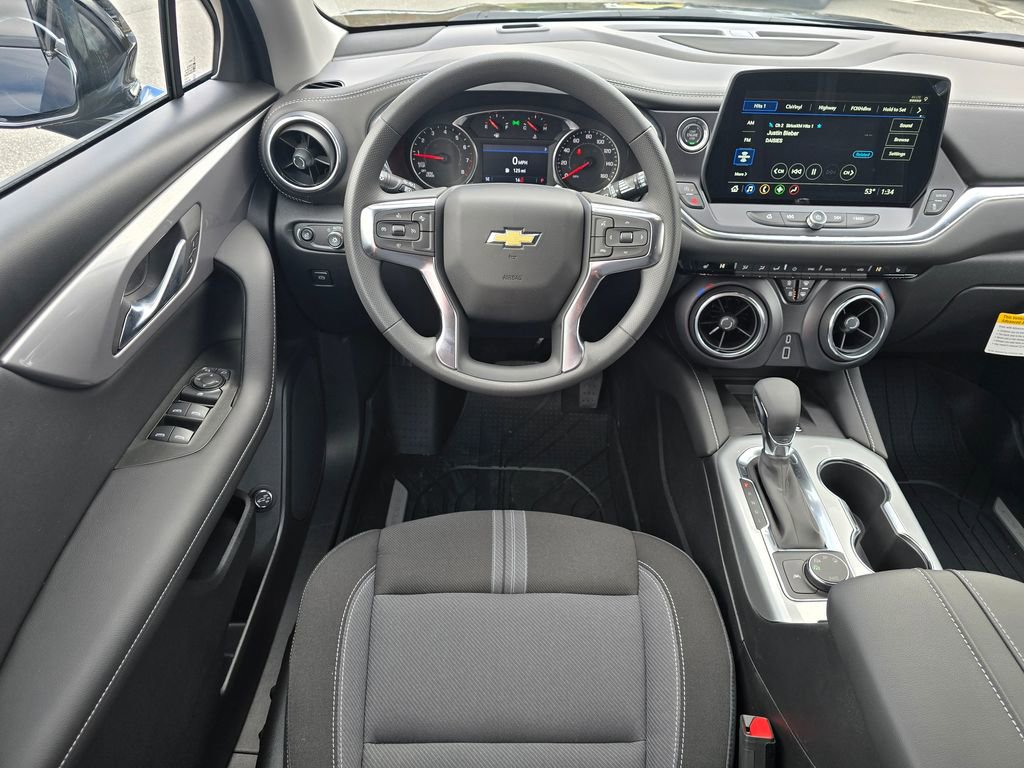 New 2025 Chevrolet Blazer LT w/ Convenience Package image 30