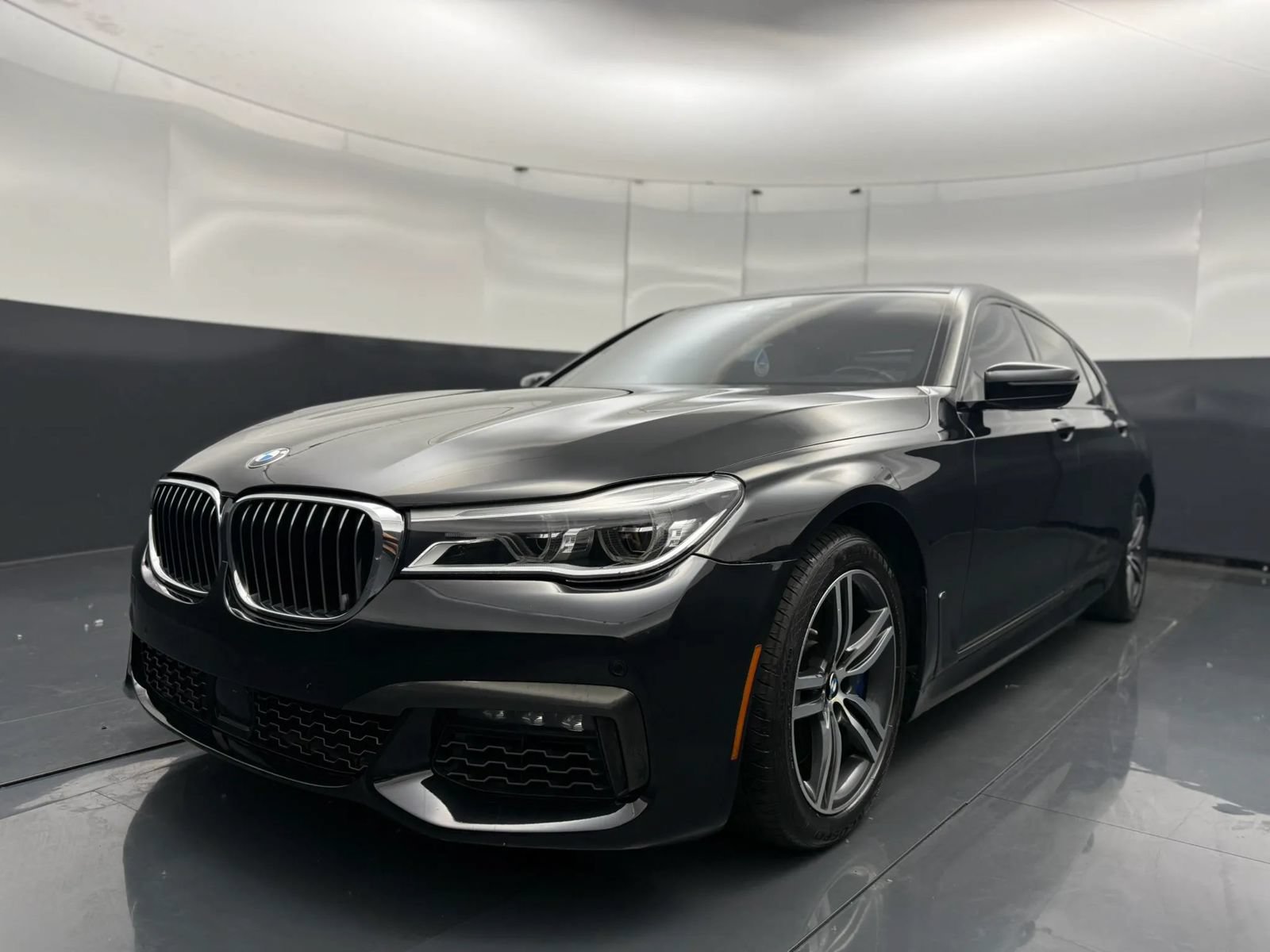 Used 2019 BMW 750i xDrive w/ Executive Package AWD/4WD image 9