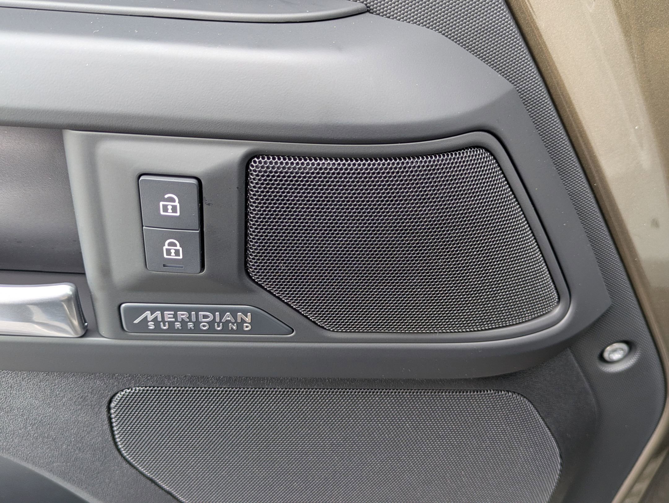 New 2026 Land Rover Defender 110 X-Dynamic SE image 23