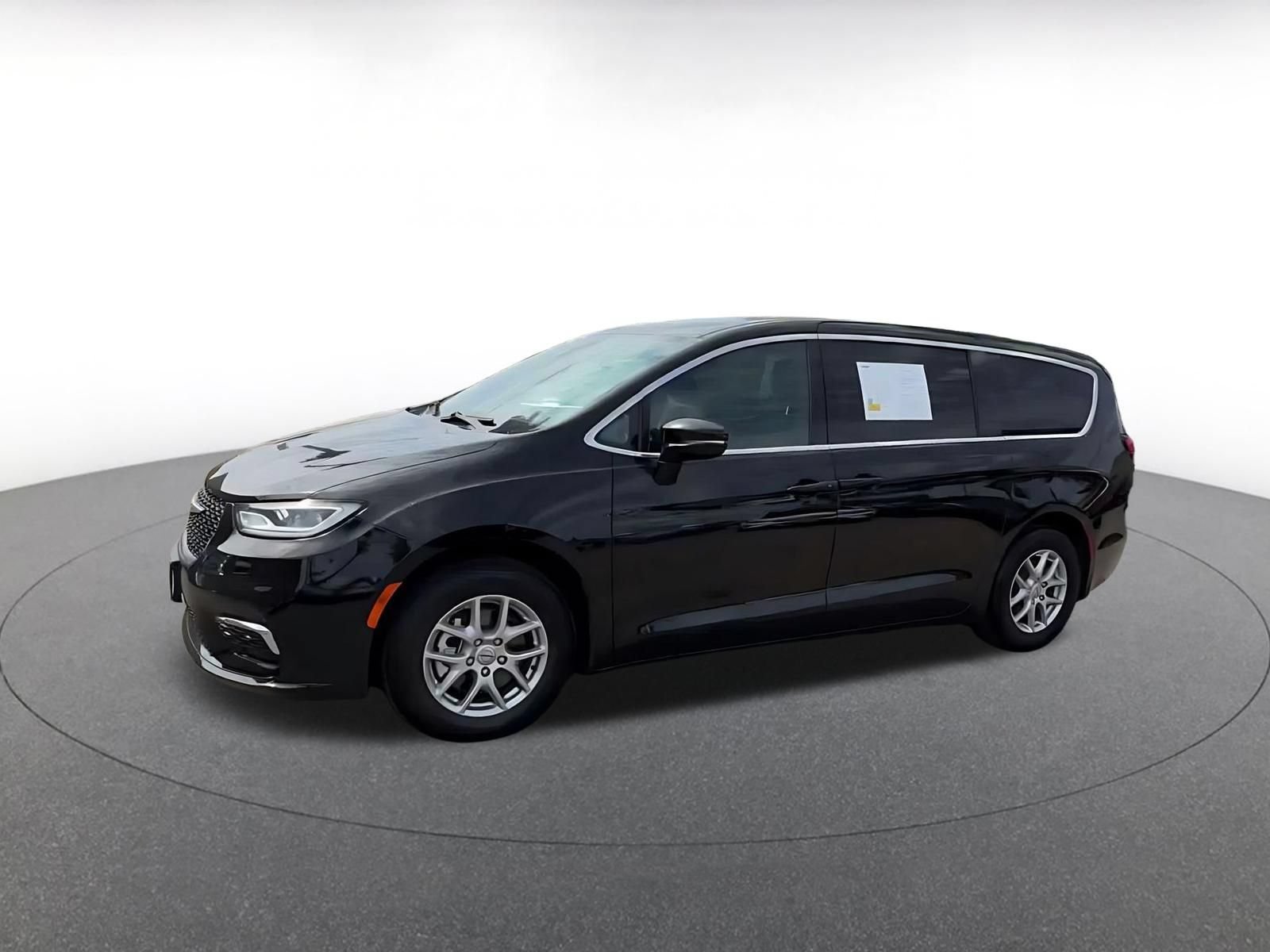 Used 2025 Chrysler Pacifica Select FWD image 6