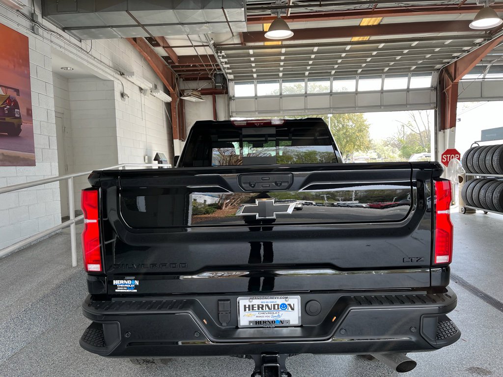 Used 2025 Chevrolet Silverado 2500 LTZ w/ LTZ Plus Package image 11