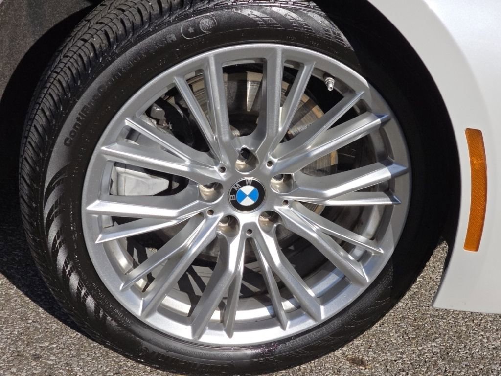 Used 2023 BMW 330i xDrive Sedan w/ Premium Package image 11