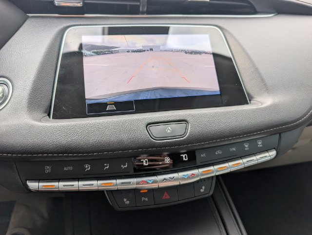Used 2022 Cadillac XT4 Luxury w/ Cold Weather Package FWD image 16