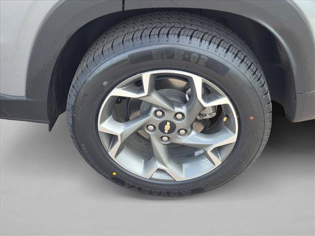 Used 2025 Chevrolet Trax LT FWD image 29