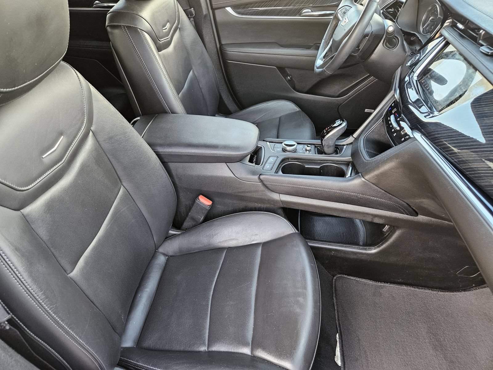 Certified 2025 Cadillac XT6 Premium Luxury FWD image 17