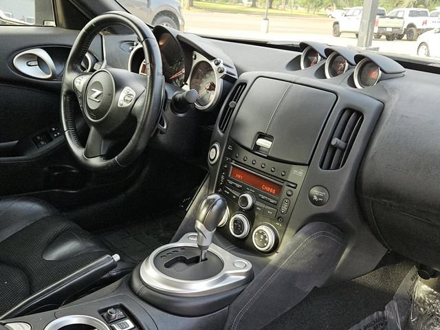 Used 2010 Nissan 370Z Touring RWD image 28