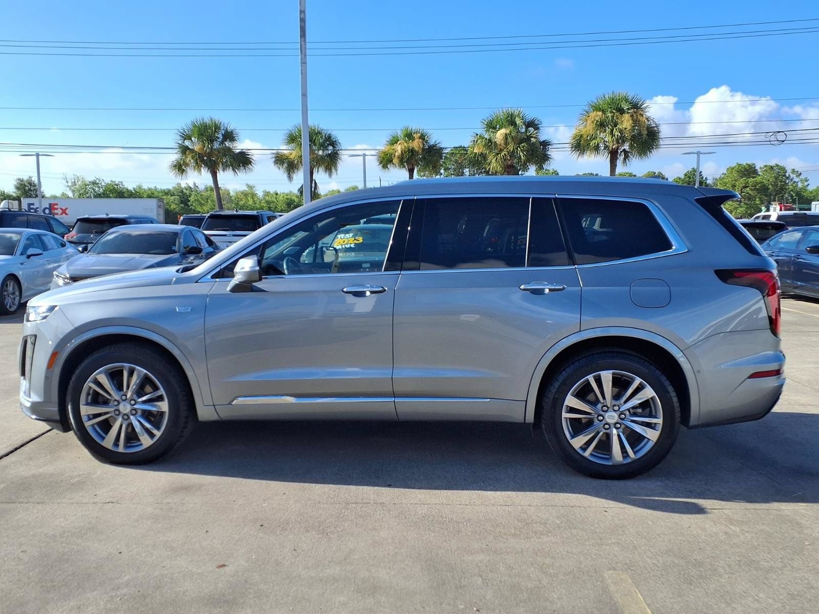 Used 2025 Cadillac XT6 Premium Luxury w/ Technology Package FWD image 9