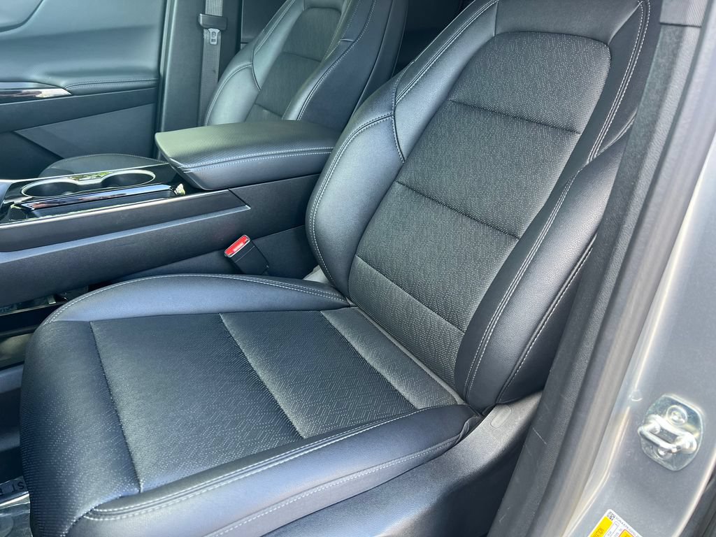 Used 2025 Chevrolet Equinox LT w/ Convenience Package II AWD/4WD image 12