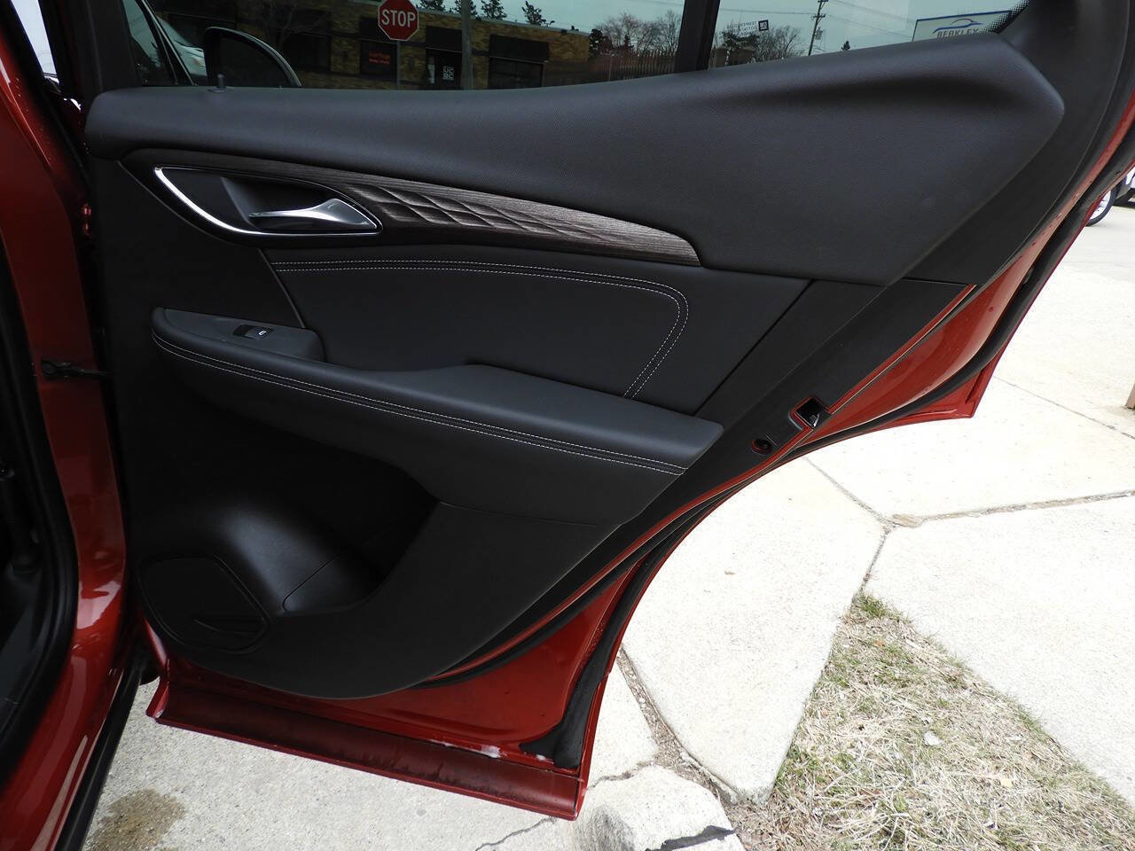 Used 2022 Buick Envision Avenir w/ Technology Package II image 33