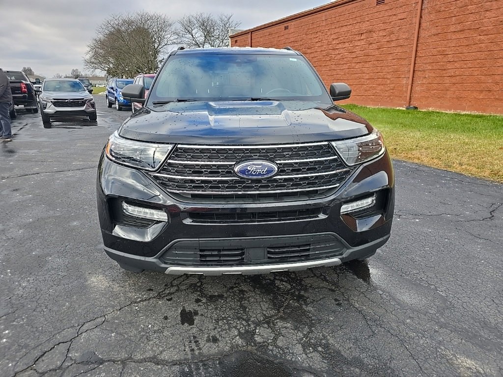 Used 2020 Ford Explorer XLT w/ Equipment Group 202A image 2