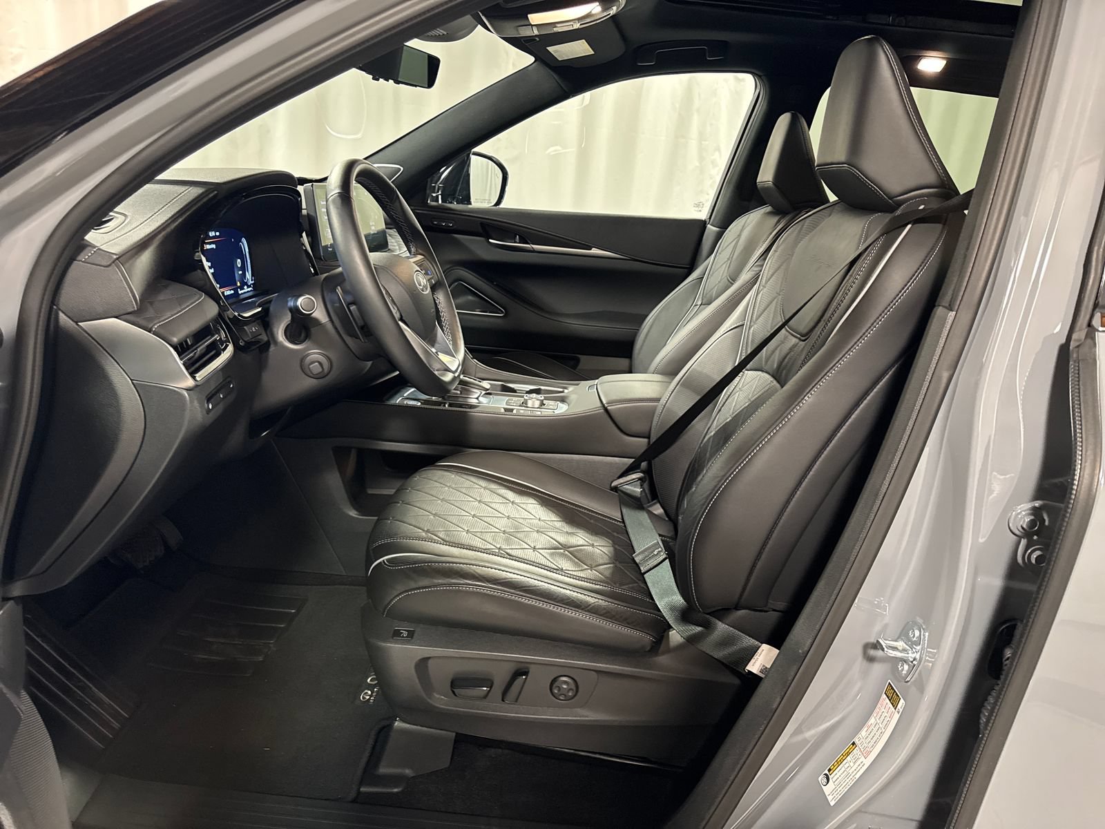 Certified 2025 INFINITI QX60 Autograph w/ Cargo Package AWD/4WD image 3