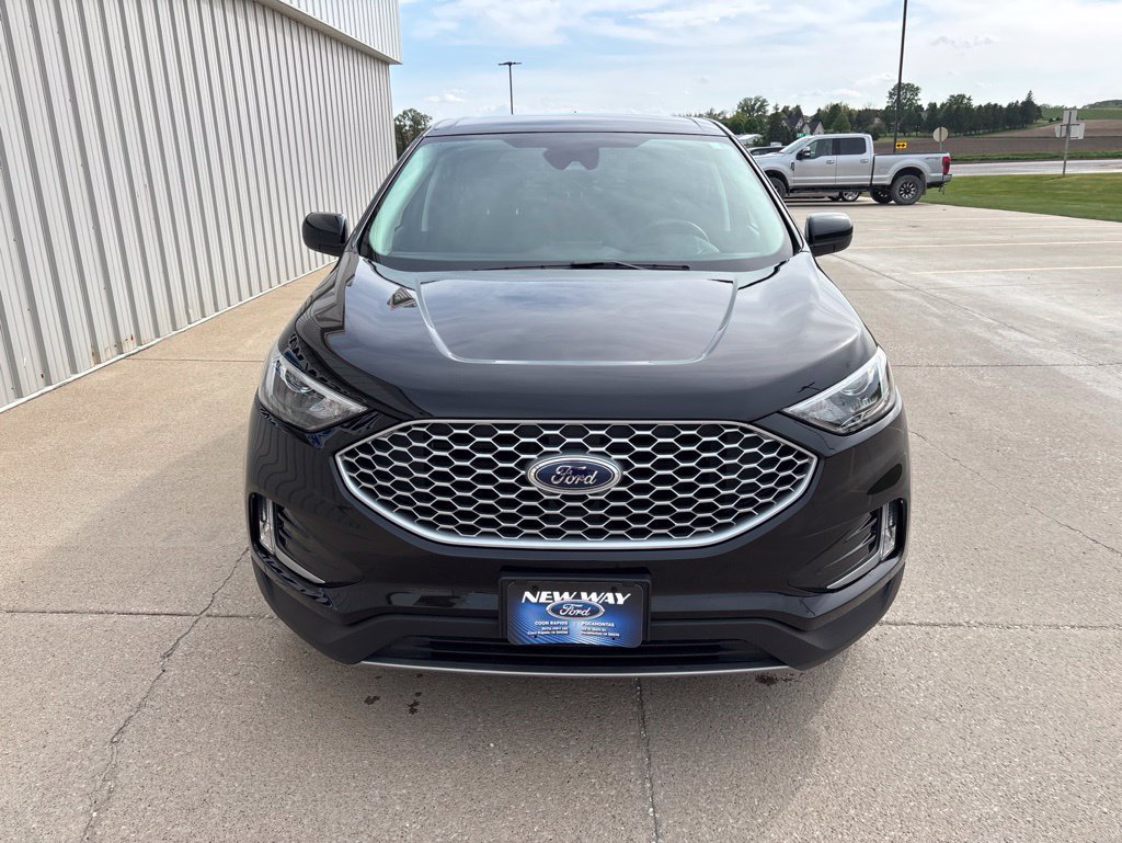 Certified 2024 Ford Edge SEL w/ Convenience Package AWD/4WD image 2