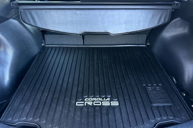 Used 2024 Toyota Corolla Cross XLE w/ Convenience Package image 17