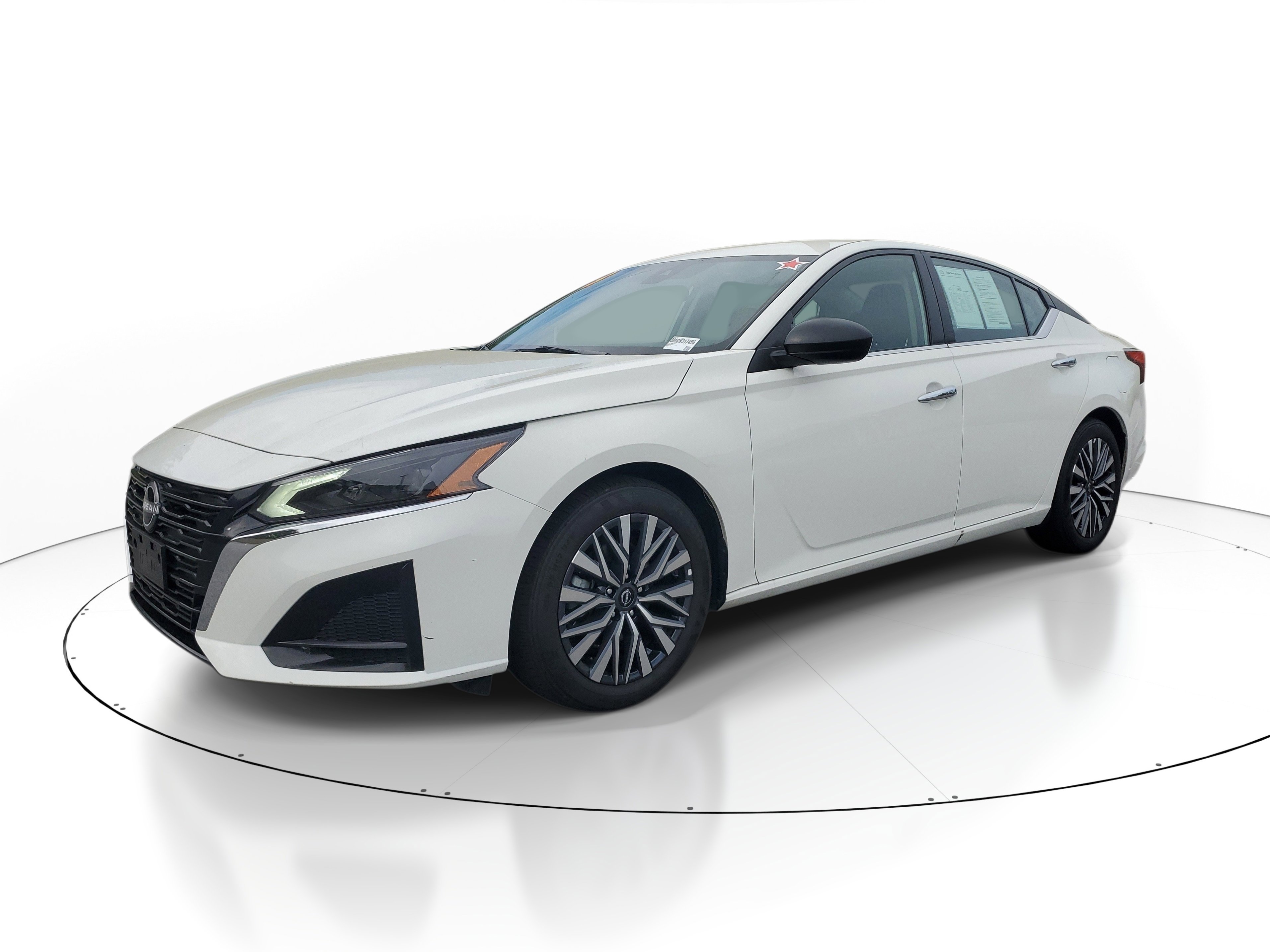 Used 2025 Nissan Altima 2.5 SV FWD image 3