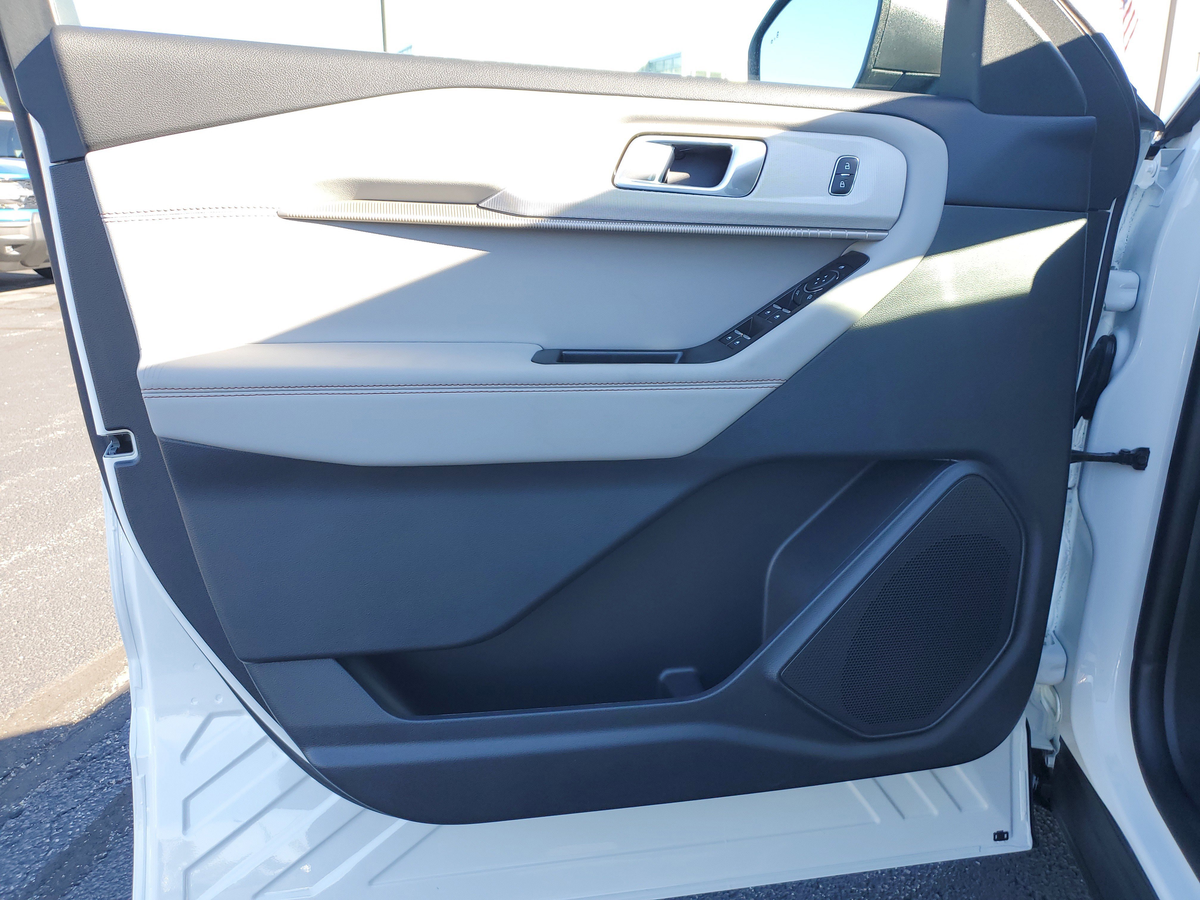 New 2025 Ford Explorer Active w/ Active Comfort Package image 17