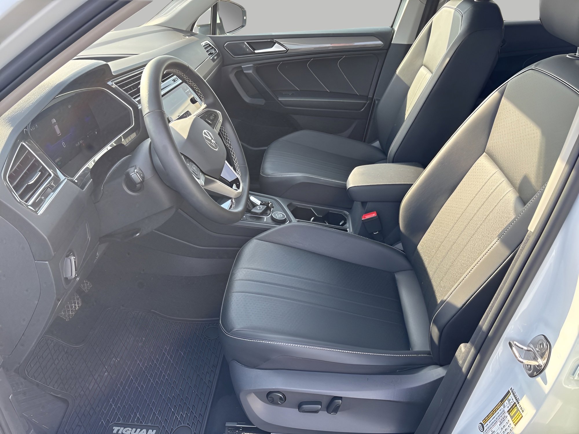 Used 2022 Volkswagen Tiguan SE AWD/4WD image 17