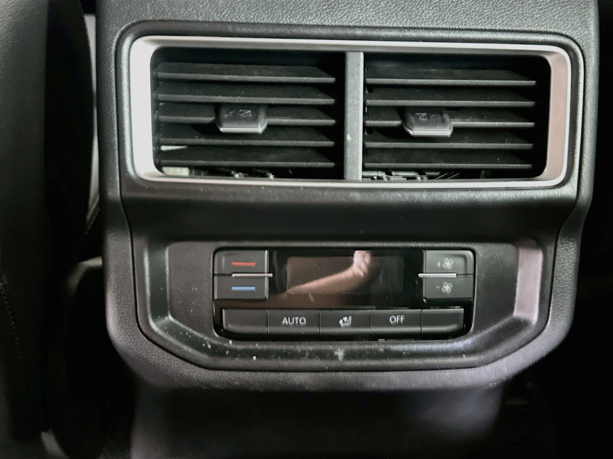 Used 2025 Volkswagen Atlas SE FWD image 26