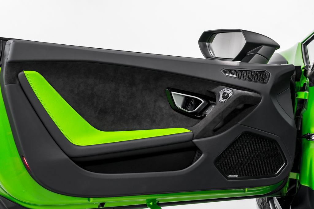 Used 2024 Lamborghini Huracan Sterrato image 9