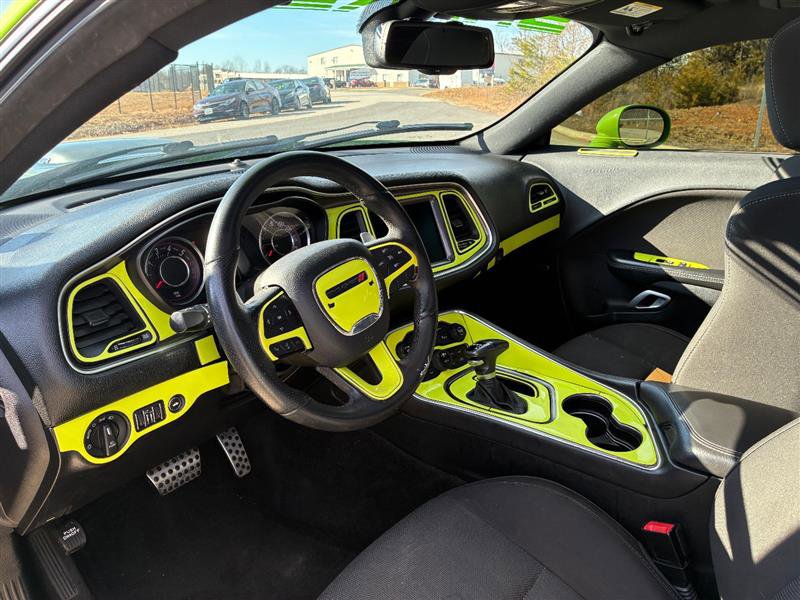 Used 2015 Dodge Challenger R/T image 14