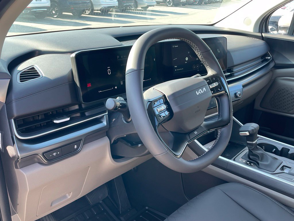 New 2027 Kia Carnival FWD image 9